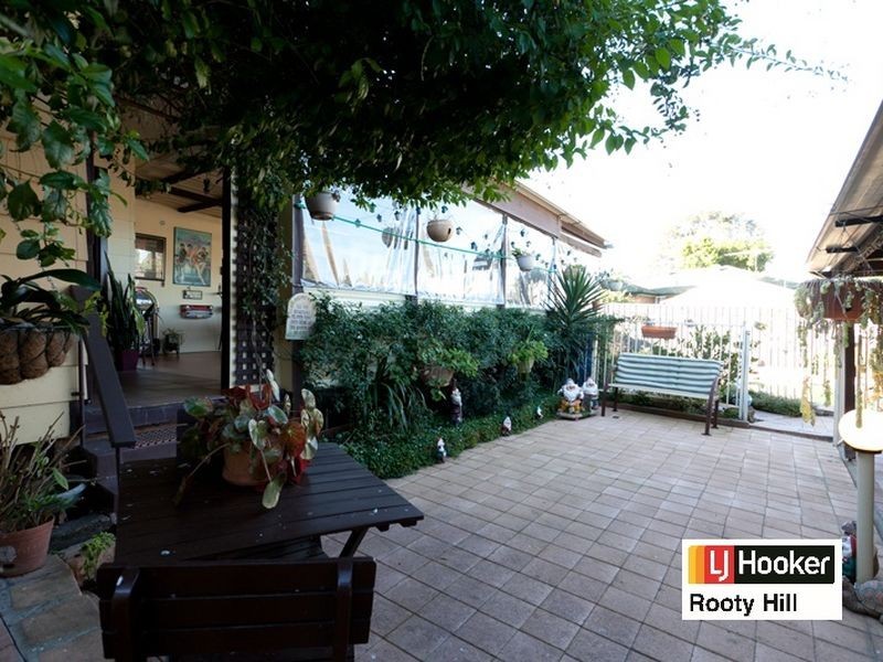 8 Field Place, Blackett NSW 2770