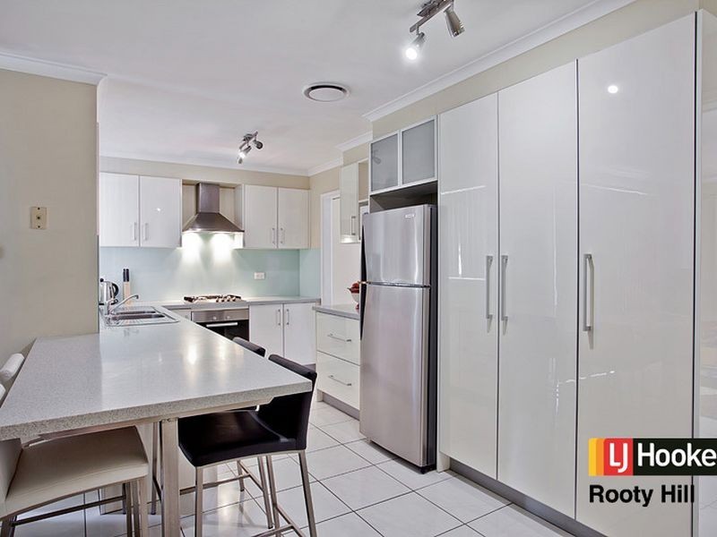 32 Nicolaidis Crescent, Rooty Hill NSW 2766