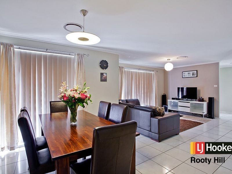 32 Nicolaidis Crescent, Rooty Hill NSW 2766