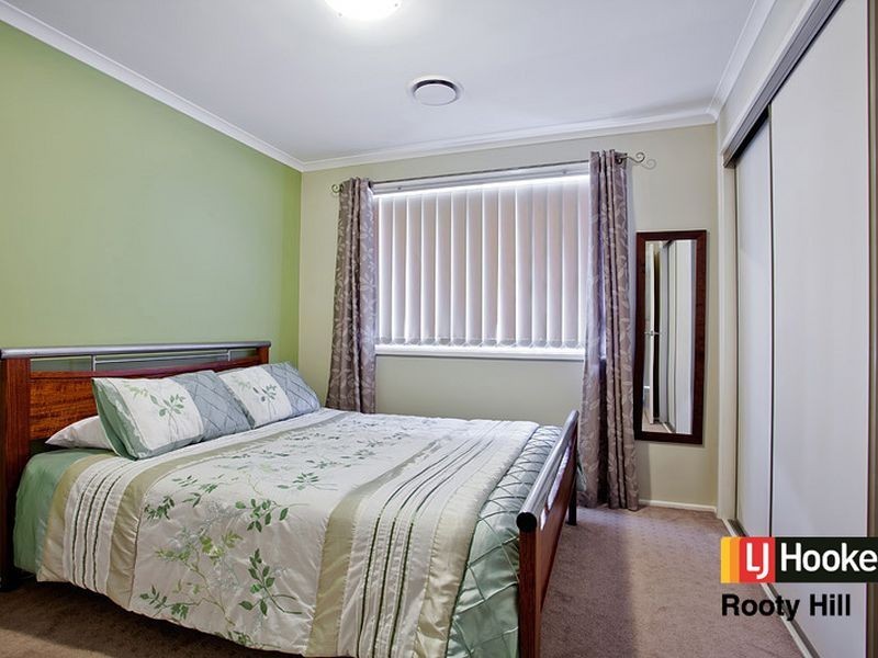 32 Nicolaidis Crescent, Rooty Hill NSW 2766