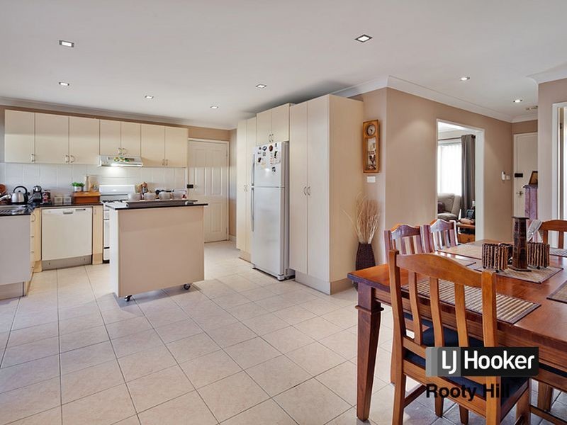 8 Unicombe Crescent, Oakhurst NSW 2761