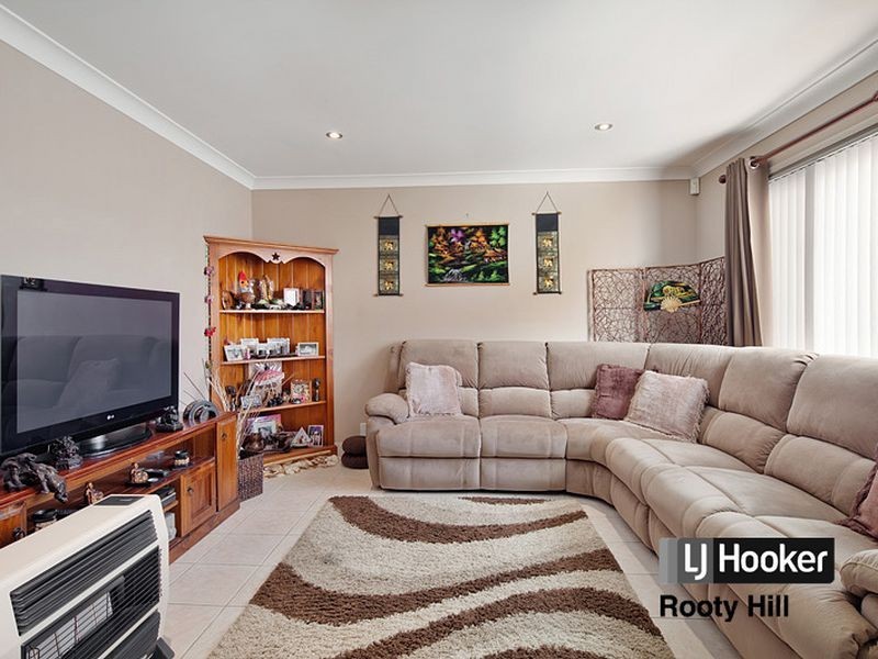 8 Unicombe Crescent, Oakhurst NSW 2761
