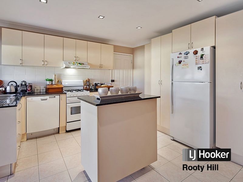 8 Unicombe Crescent, Oakhurst NSW 2761