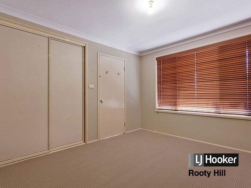 4 Magna Way, Oakhurst NSW 2761