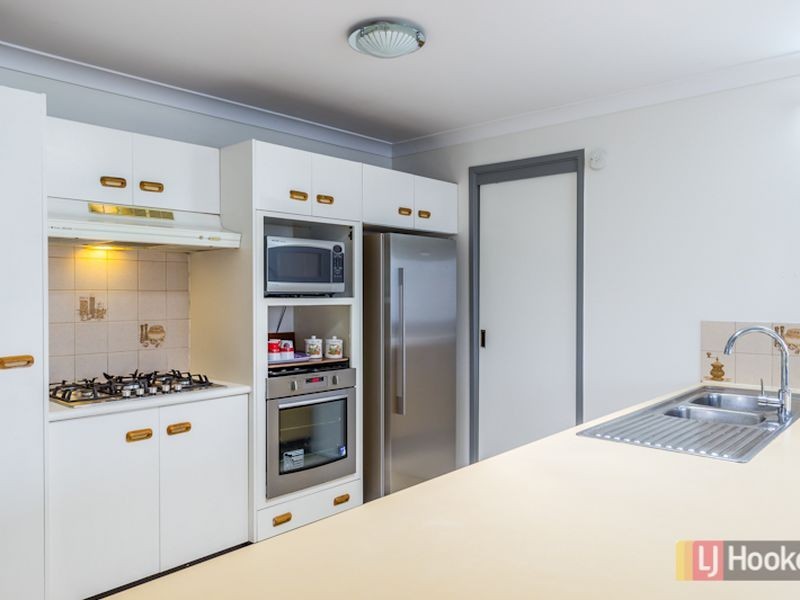 42 Beaconsfield Road, Rooty Hill NSW 2766