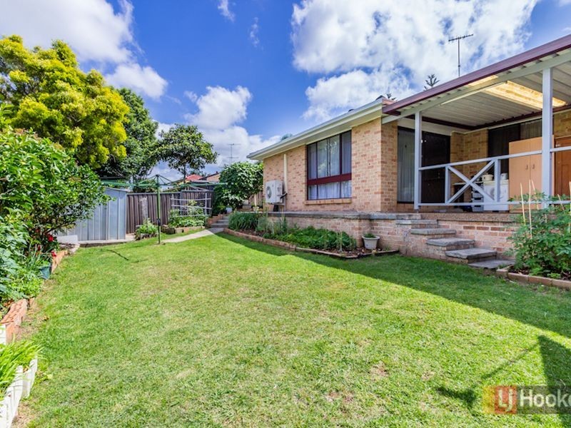 42 Beaconsfield Road, Rooty Hill NSW 2766