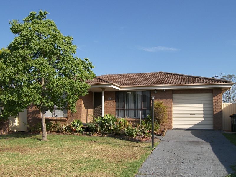 8 Unicombe Crescent, Oakhurst NSW 2761