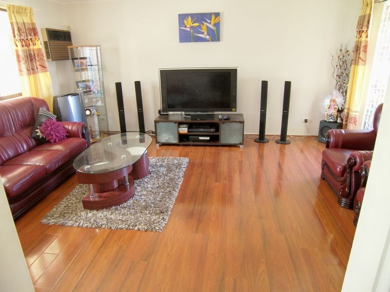 30 Nicolaidis Cres, Rooty Hill NSW 2766