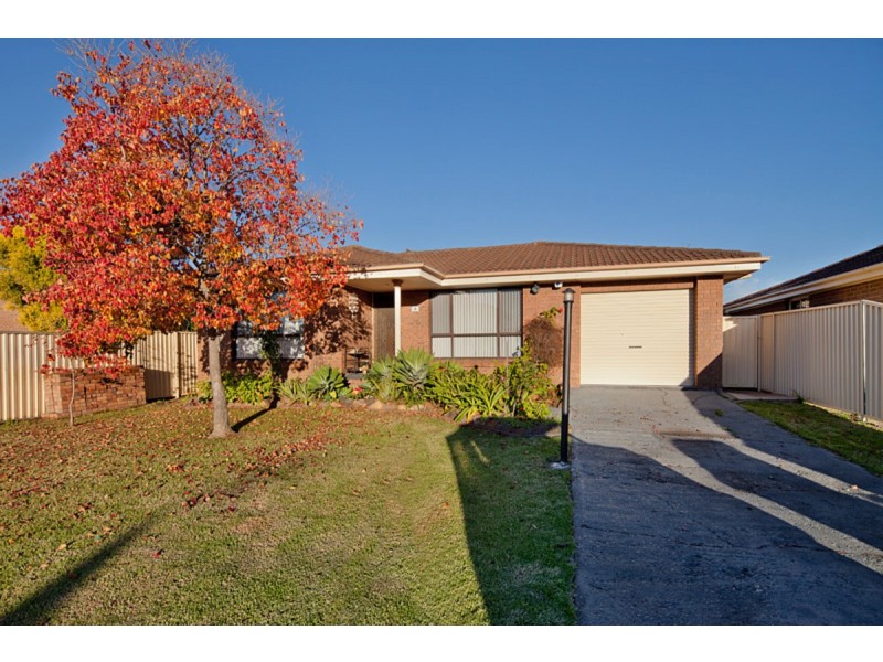 8 Unicombe Crescent, Oakhurst NSW 2761