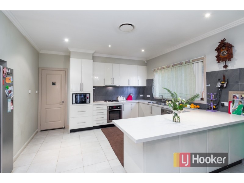 37 Toucan Crescent, Plumpton NSW 2761