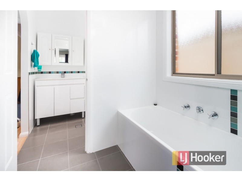 6 Willow Grove, Plumpton NSW 2761