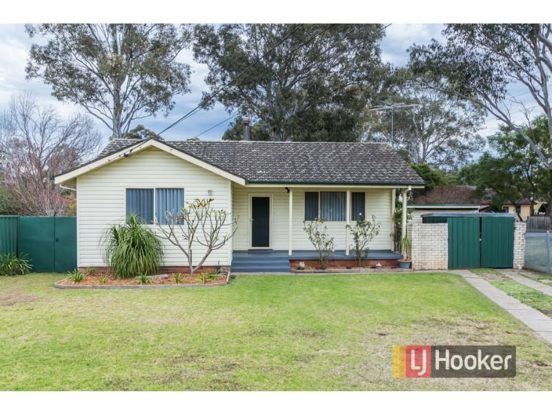 36 Lucena Crescent, Lethbridge Park NSW 2770