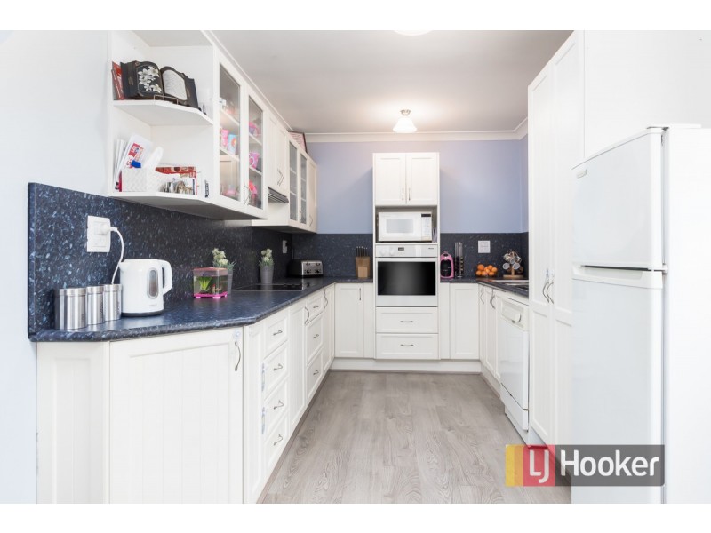 36 Lucena Crescent, Lethbridge Park NSW 2770