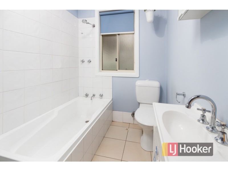 36 Lucena Crescent, Lethbridge Park NSW 2770