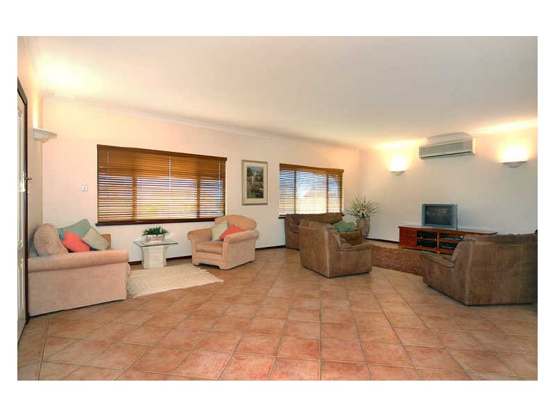 279 Old Coast Road, Australind WA 6233