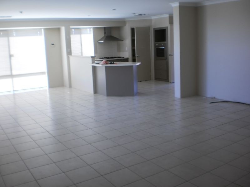 24 Sapphire Road, Dalyellup WA 6230