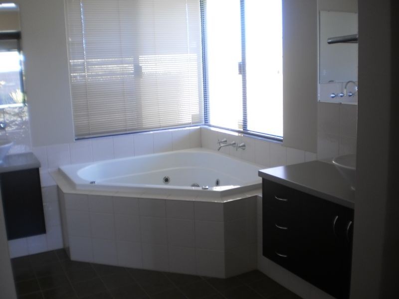 24 Sapphire Road, Dalyellup WA 6230