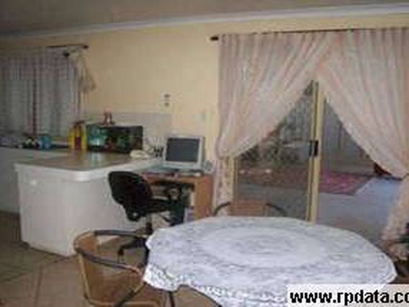 11 Littlefair Drive, Withers WA 6230