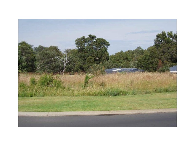 98 Galway Boulevard, Australind WA 6233