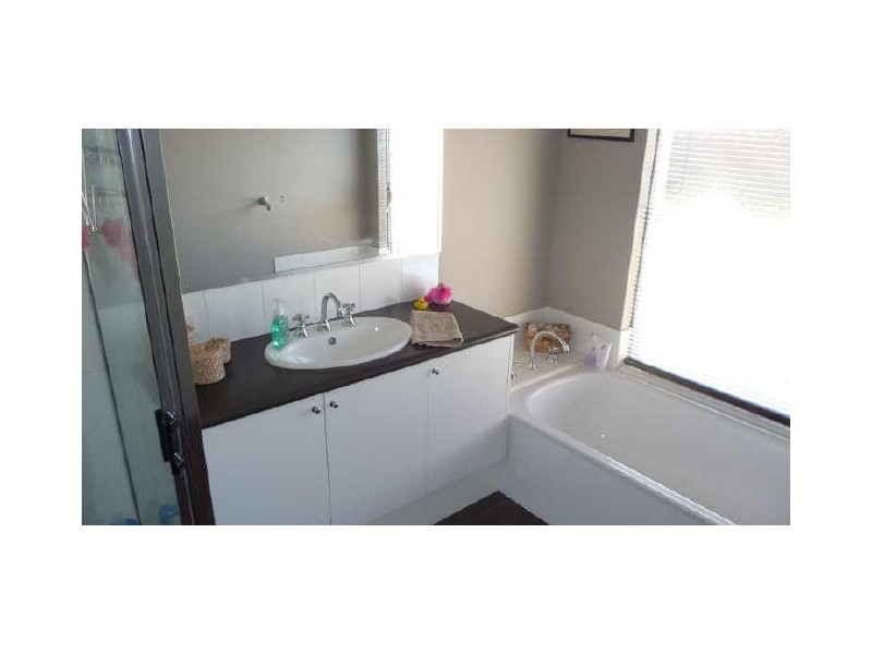 2 Howitt Way, Dalyellup WA 6230