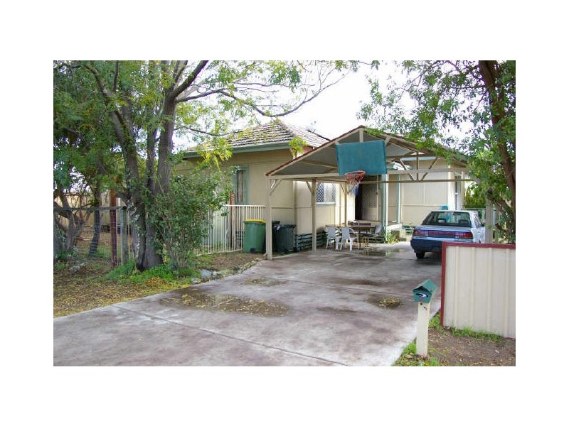 8 Woodrow Street, Carey Park WA 6230