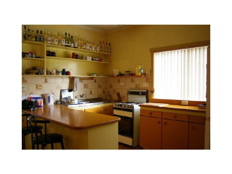 8 Woodrow Street, Carey Park WA 6230