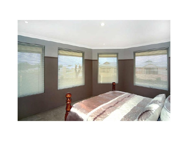 11 Sapphire Road, Dalyellup WA 6230