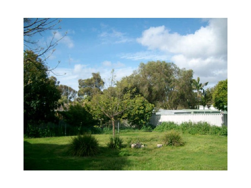4 Brooksy Place, Burekup WA 6227
