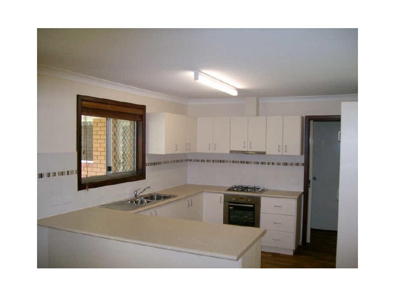 4 Brooksy Place, Burekup WA 6227