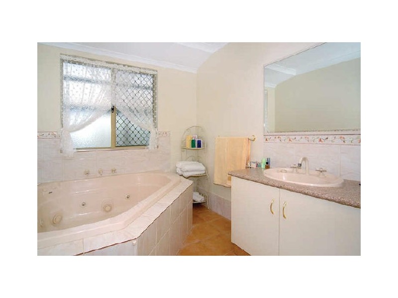 6 Jadeite Street, Australind WA 6233