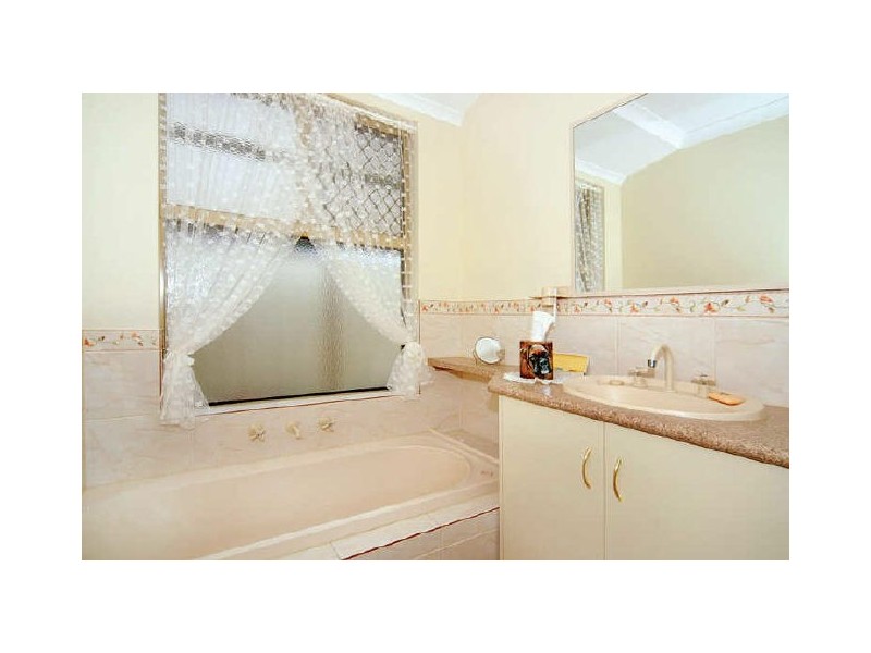 6 Jadeite Street, Australind WA 6233