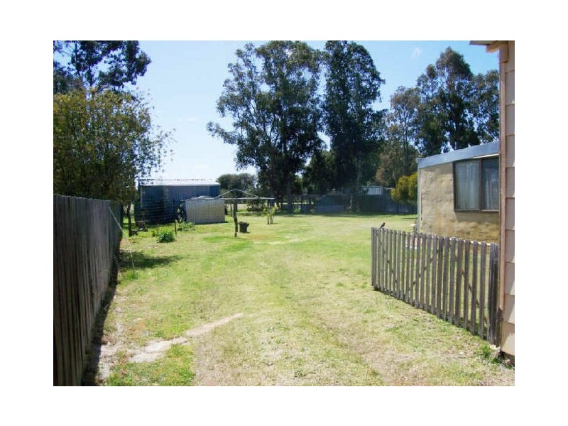 6 Edwards Road, Capel WA 6271