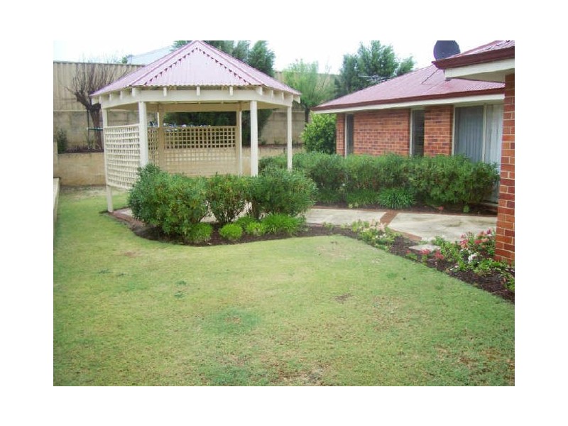 31 Somerville Drive, College Grove WA 6230