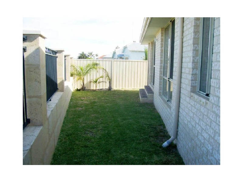 2/27 Strickland Street, South Bunbury WA 6230