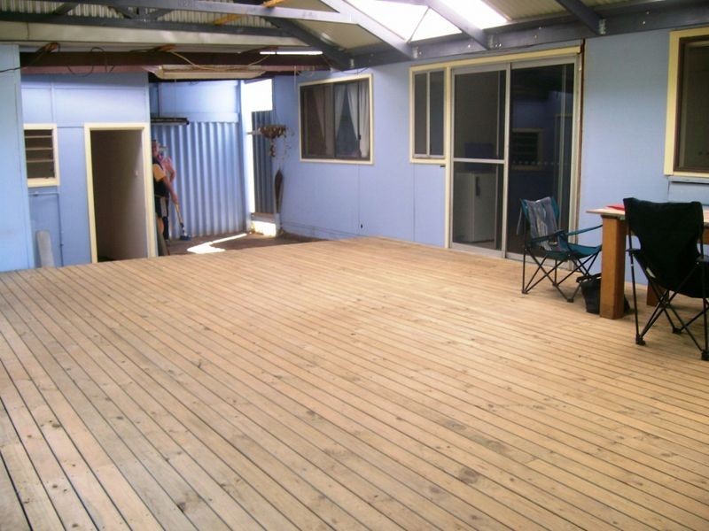 9 Russell Road, Burekup WA 6227