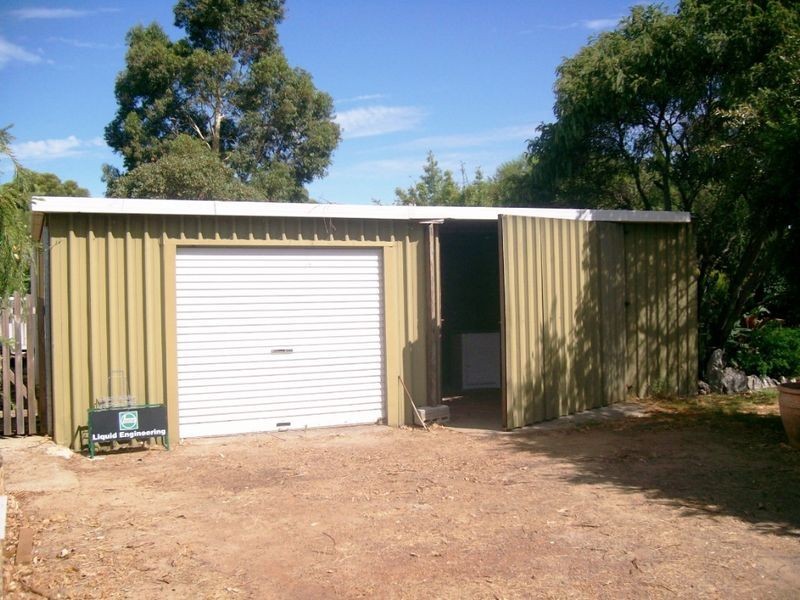 9 Russell Road, Burekup WA 6227