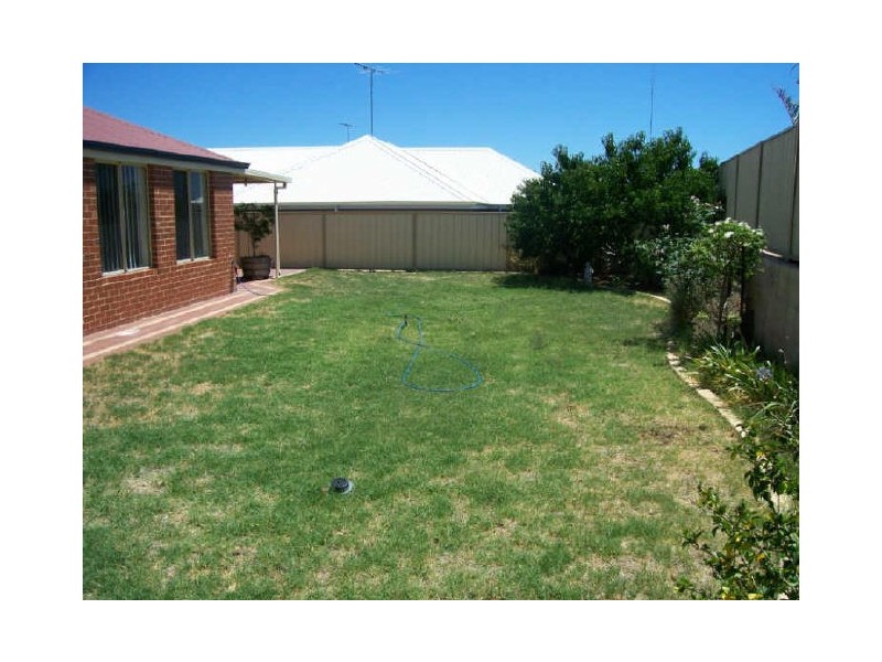 28 Lisa Rd, Australind WA 6233