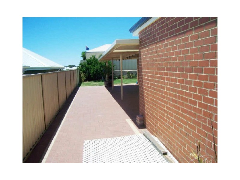 28 Lisa Rd, Australind WA 6233