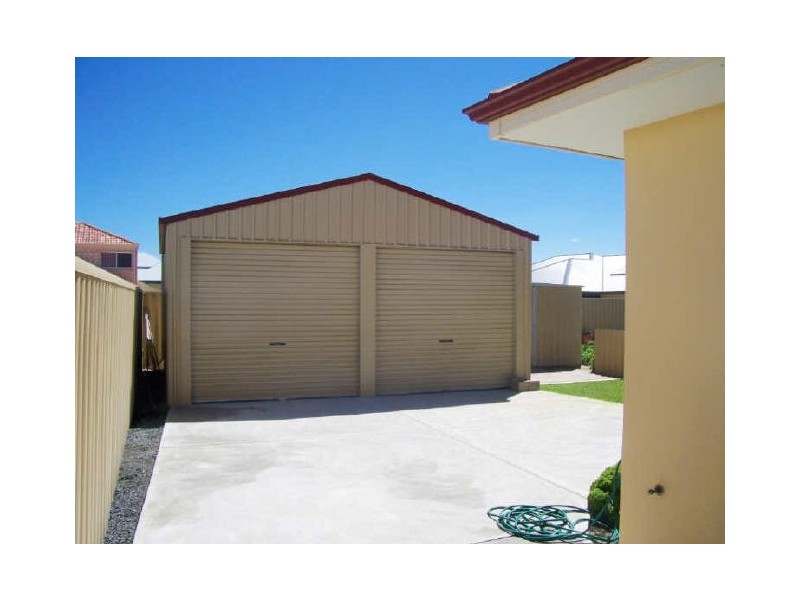 11 Naroona Drive, Dalyellup WA 6230