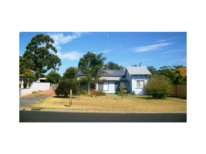 9 Russell Road, Burekup WA 6227