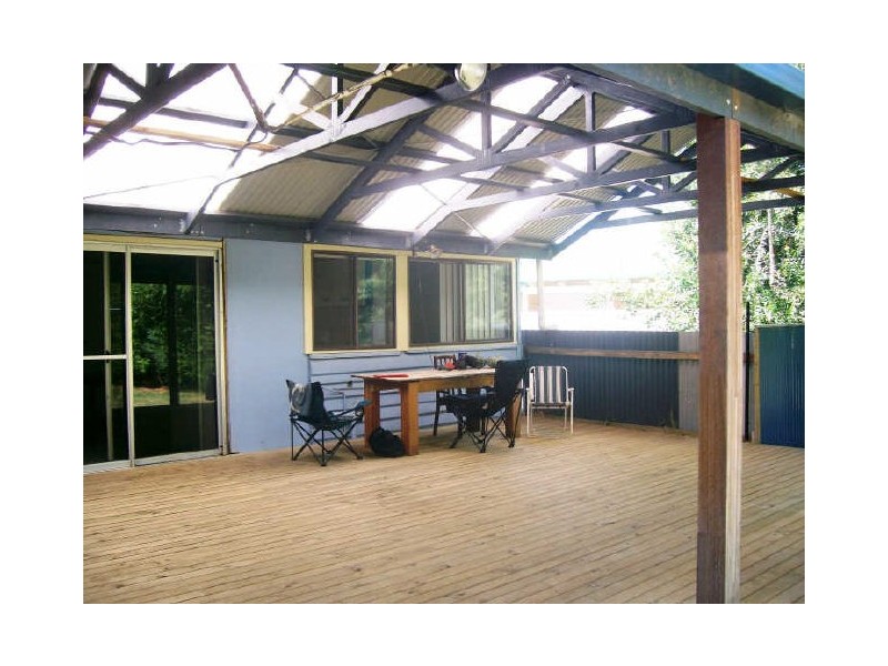 9 Russell Road, Burekup WA 6227