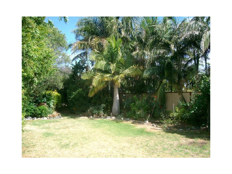 9 Russell Road, Burekup WA 6227