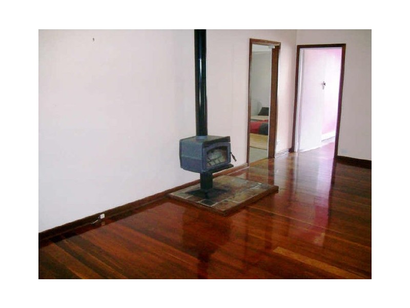 9 Russell Road, Burekup WA 6227