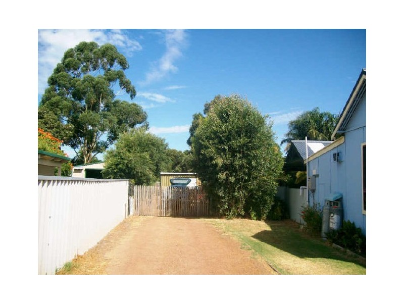 9 Russell Road, Burekup WA 6227