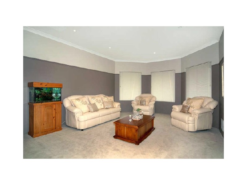 11 Sapphire Road, Dalyellup WA 6230