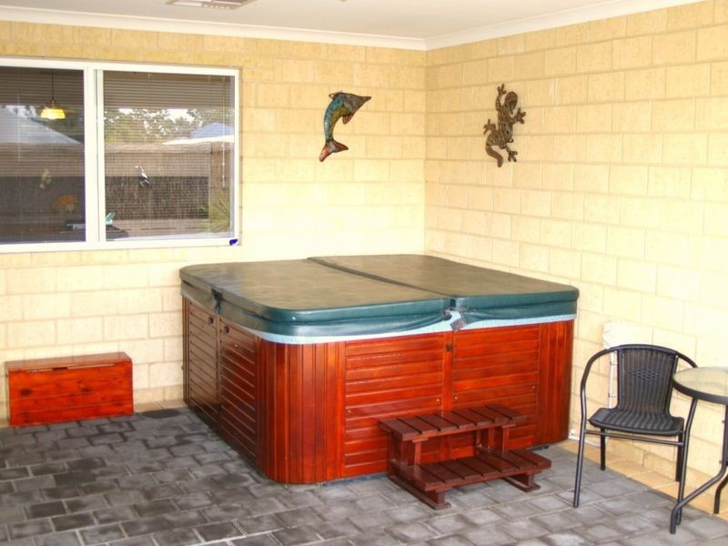 14 Wentworth Drive, Dalyellup WA 6230