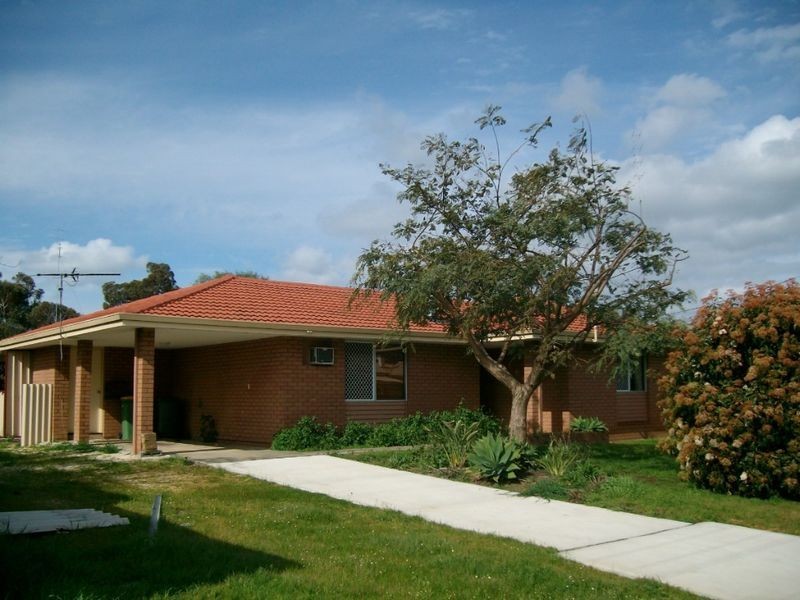 4 Brooksy Place, Burekup WA 6227