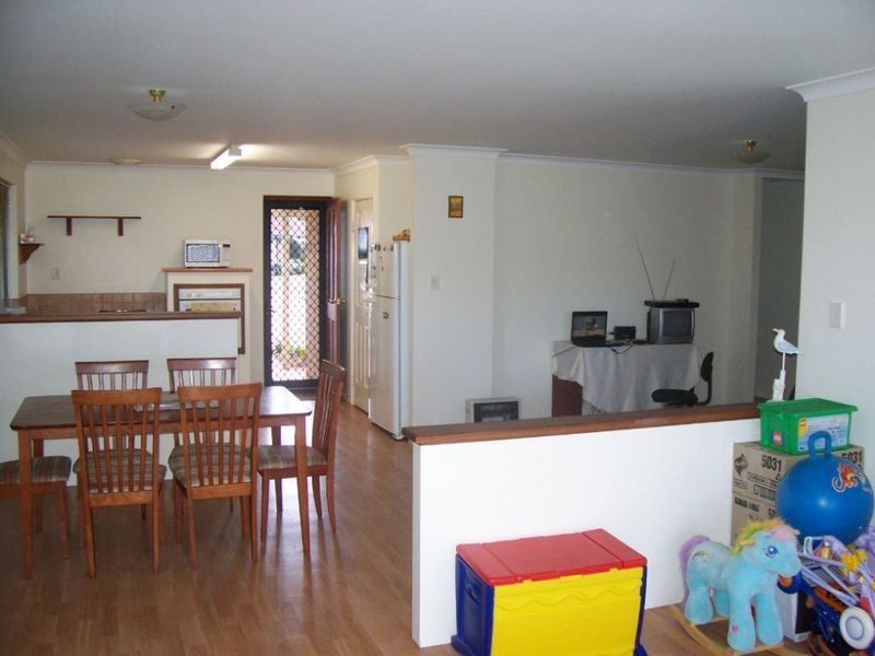14 Pembroke Street, College Grove WA 6230