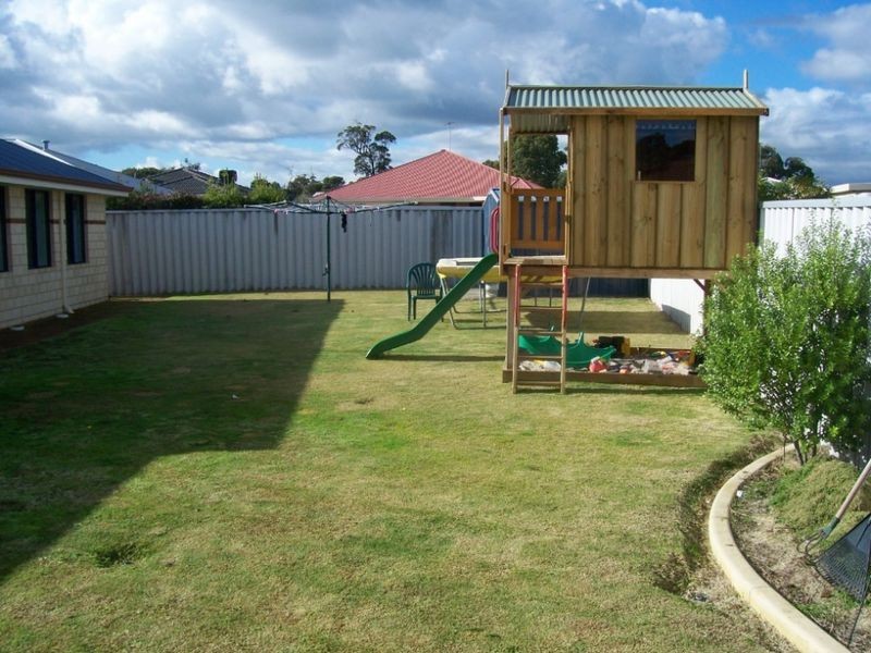 14 Pembroke Street, College Grove WA 6230