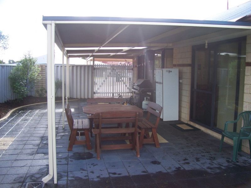 14 Pembroke Street, College Grove WA 6230